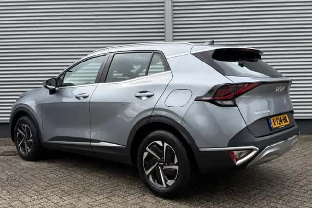 Kia Sportage (2023) thumbnail 3