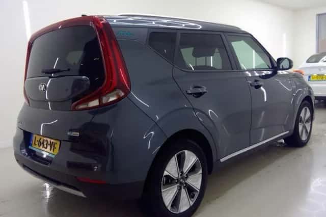 Kia Soul EV (2021) thumbnail 4