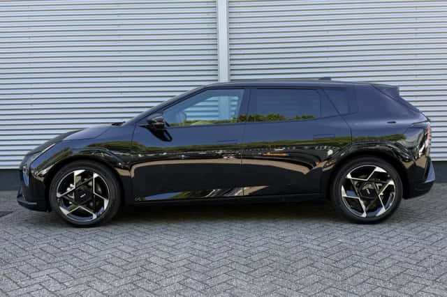 Kia EV4 (2026) thumbnail 2