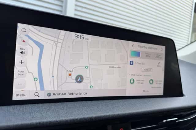 Kia EV6 (2022) thumbnail 23