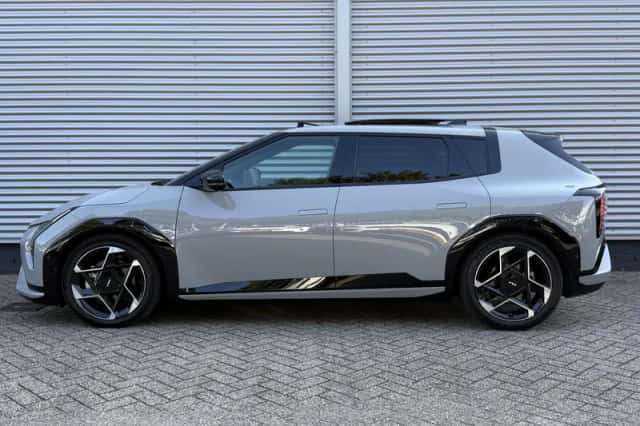 Kia EV4 (2025) thumbnail 3