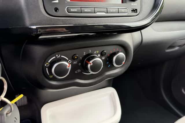 Renault Twingo (2015) thumbnail 21