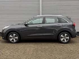 Kia Niro (2016) thumbnail 2