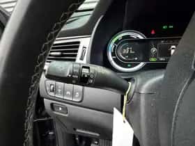Kia Niro (2016) thumbnail 17