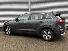 Kia Niro (2016) thumbnail 3