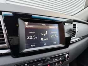 Kia Niro (2016) thumbnail 22
