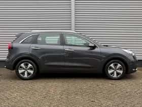 Kia Niro (2016) thumbnail 6
