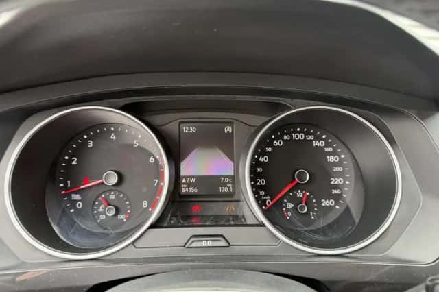Volkswagen Tiguan (2019) thumbnail 16