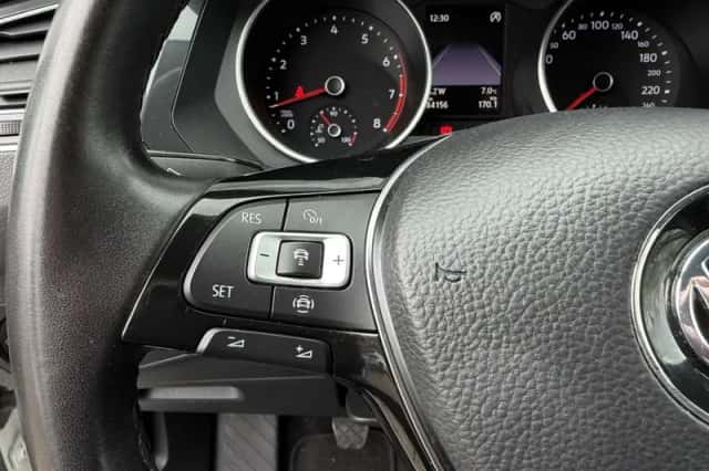 Volkswagen Tiguan (2019) thumbnail 17
