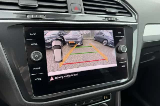 Volkswagen Tiguan (2019) thumbnail 25