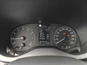 Toyota Yaris (2023) thumbnail 12
