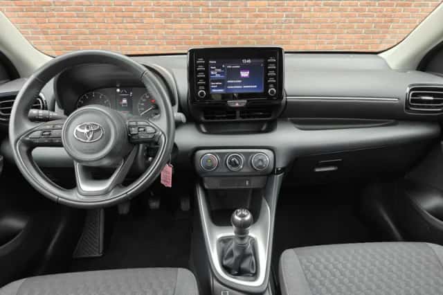 Toyota Yaris (2023) thumbnail 13