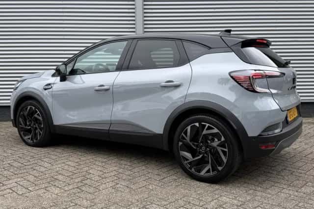 Renault Captur (2024) thumbnail 3