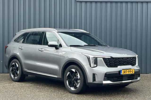 Kia Sorento (2025) thumbnail 3