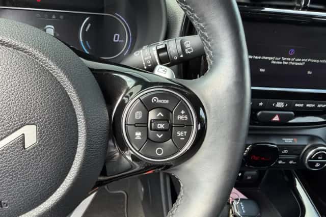 Kia Soul EV (2022) thumbnail 16
