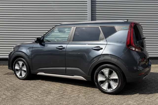 Kia Soul EV (2022) thumbnail 3
