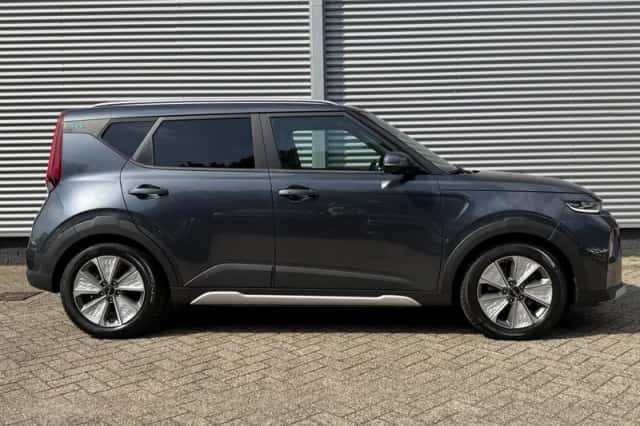Kia Soul EV (2022) thumbnail 6