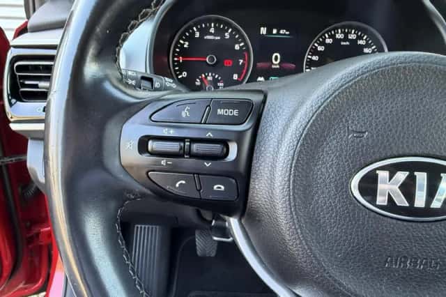 Kia Stonic (2021) thumbnail 15