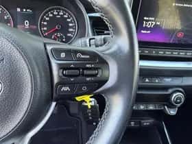 Kia Stonic (2021) thumbnail 16