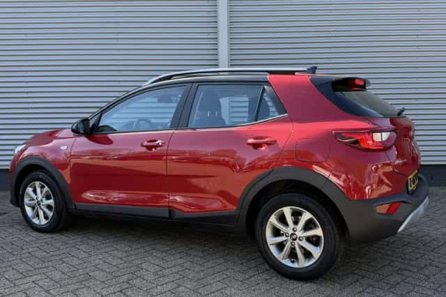 Kia Stonic (2021) thumbnail 3