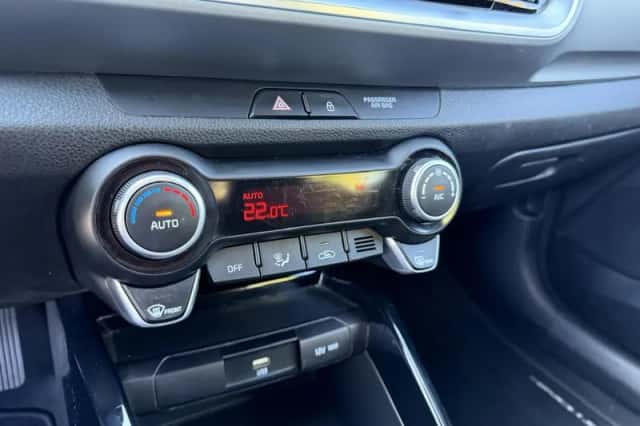 Kia Stonic (2021) thumbnail 23