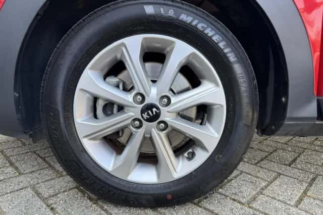 Kia Stonic (2021) thumbnail 26