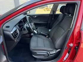 Kia Stonic (2021) thumbnail 9
