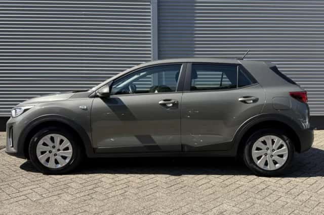 Kia Stonic (2021) thumbnail 2