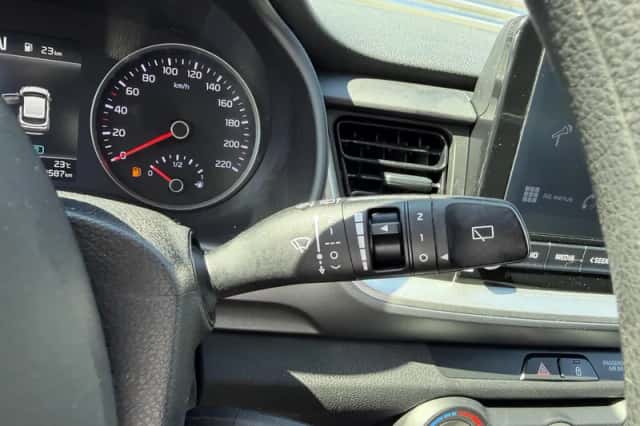Kia Stonic (2021) thumbnail 16