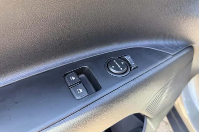 Kia Stonic (2021) thumbnail 21