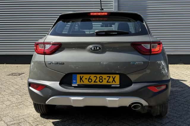 Kia Stonic (2021) thumbnail 4
