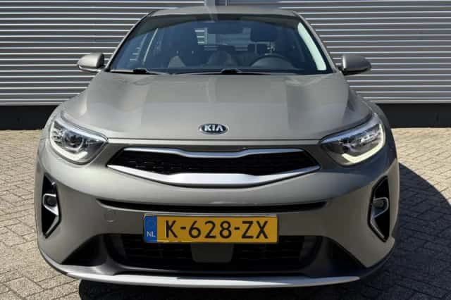 Kia Stonic (2021) thumbnail 8