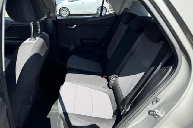 Kia Stonic (2021) thumbnail 10