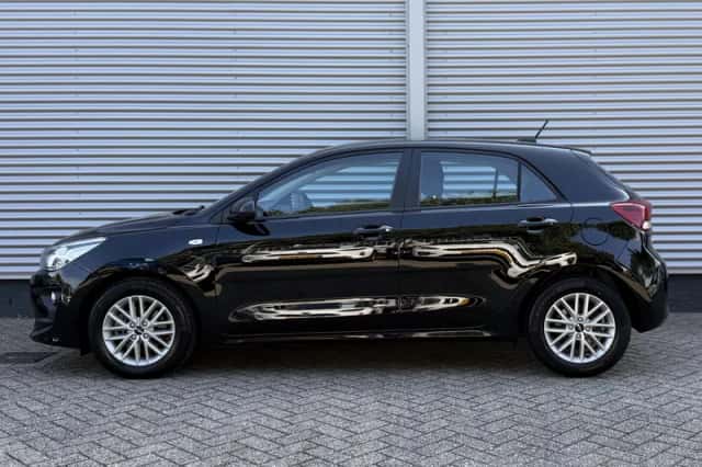 Kia Rio (2022) thumbnail 2