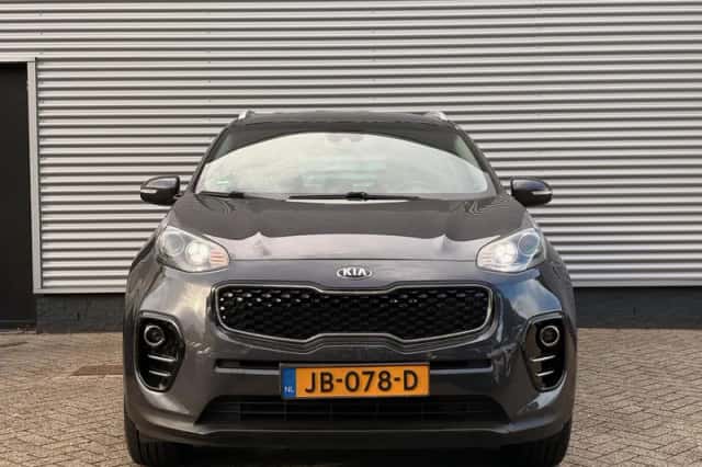 Kia Sportage (2016) thumbnail 2