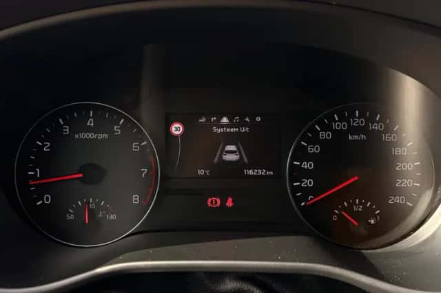 Kia Sportage (2016) thumbnail 15