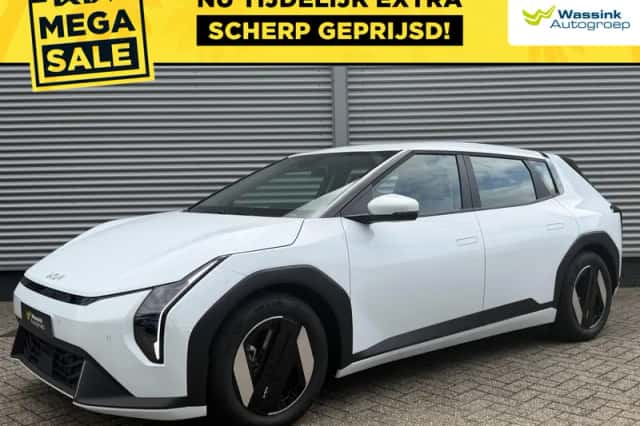 Kia EV4 (2026) thumbnail 1