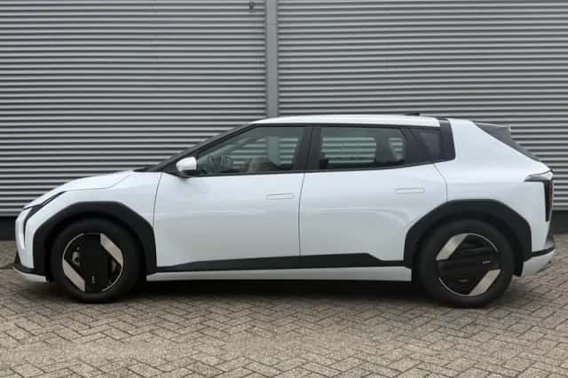 Kia EV4 (2026) thumbnail 2