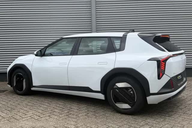 Kia EV4 (2026) thumbnail 3