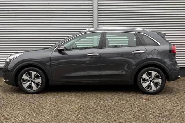 Kia Niro (2016) thumbnail 2