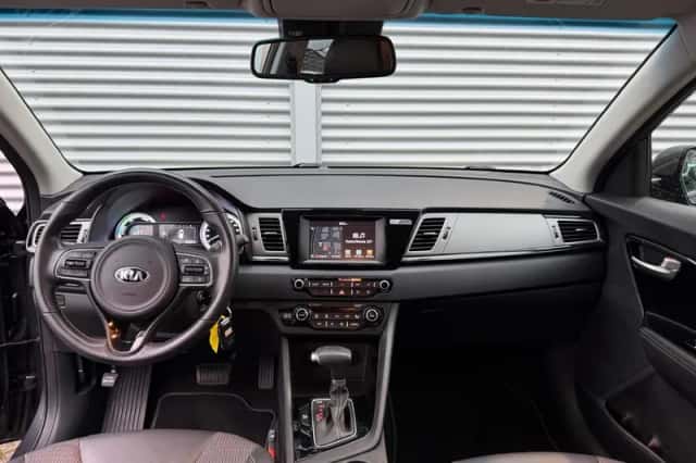 Kia Niro (2016) thumbnail 12