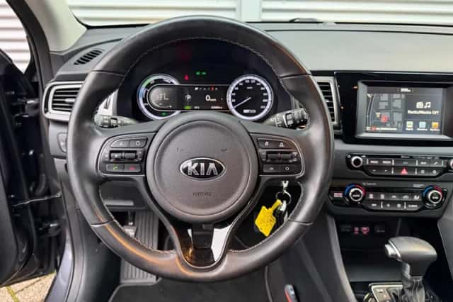 Kia Niro (2016) thumbnail 13