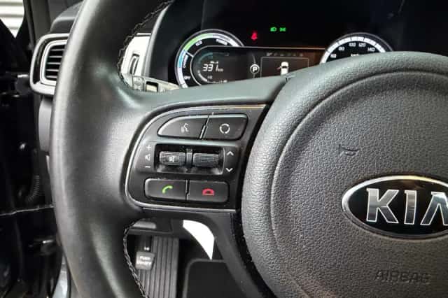 Kia Niro (2016) thumbnail 15