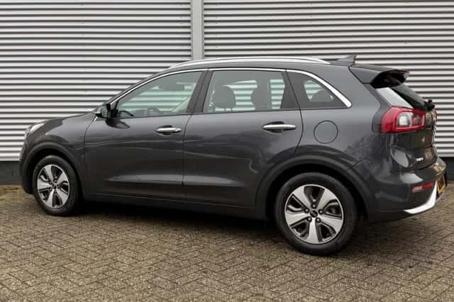 Kia Niro (2016) thumbnail 3
