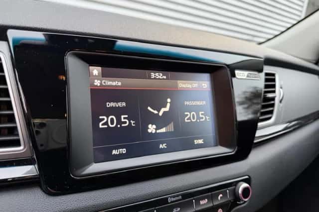 Kia Niro (2016) thumbnail 22