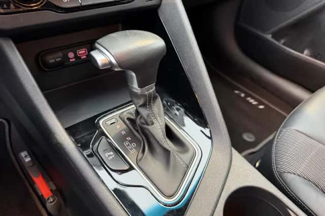 Kia Niro (2016) thumbnail 25