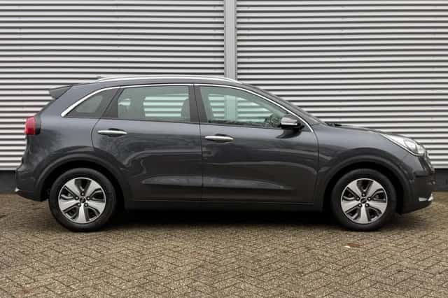 Kia Niro (2016) thumbnail 6