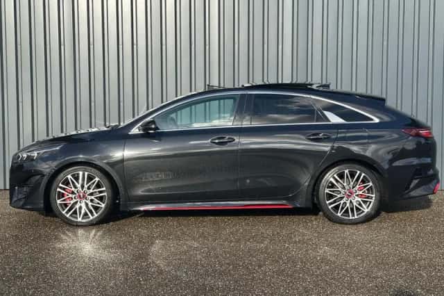 Kia Proceed (2023) thumbnail 3