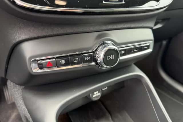 Volvo XC40 (2024) thumbnail 25