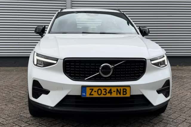 Volvo XC40 (2024) thumbnail 8